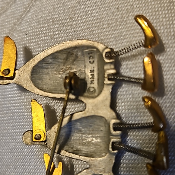 Adorable Vintage Hallmark HMK. CDS. Three Geese Ducks Family Pin, Springing Legs - Picture 4 of 4